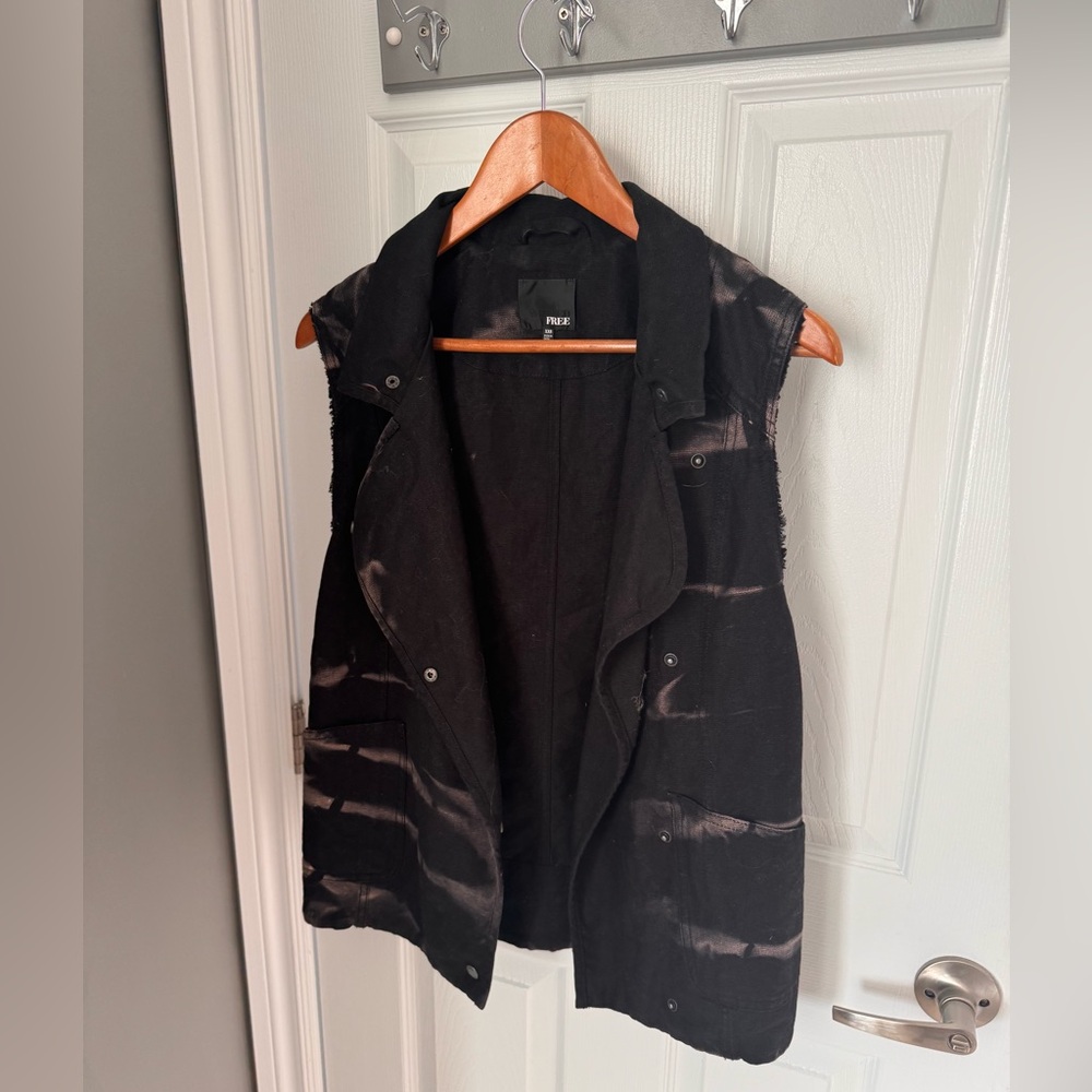 Aritzia Wilfred Free Vest